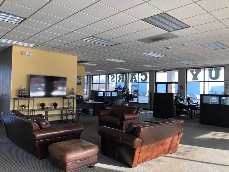 More Photos Of 1910 Moreland Blvd, Champaign Auto Dealership For Sale