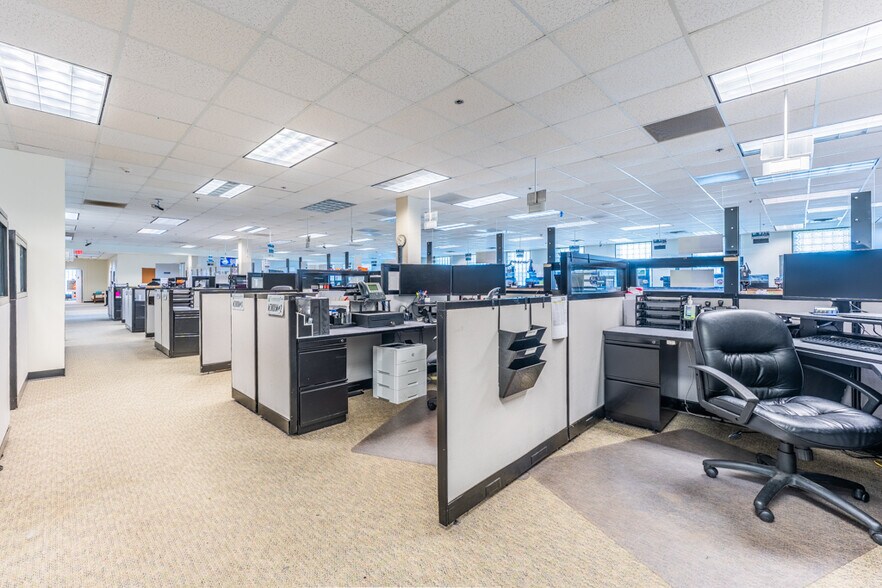 More Photos Of 2110 E Governors Cir, Houston Light Manufacturing For Sale