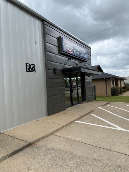 Primary Photo Of 822 N Creek Dr, Conway Auto Repair For Lease