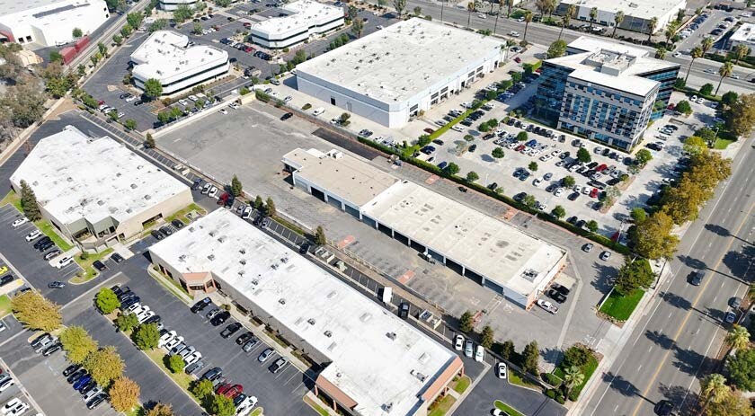 More Photos Of 1391 Spruce St, Riverside Distribution For Lease