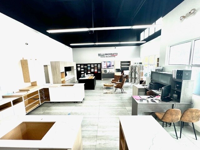 More Photos Of 2400 W Copans Rd, Pompano Beach Showroom For Lease