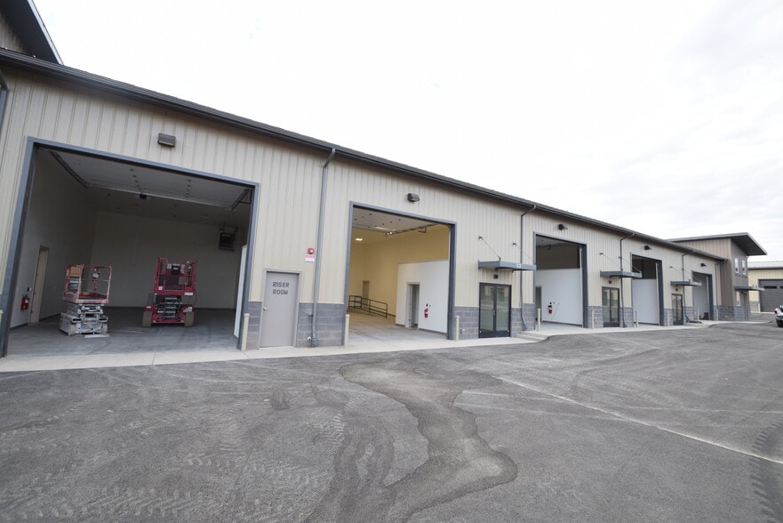 More Photos Of 1051 SW Layton Ct, Prineville Warehouse For Sale