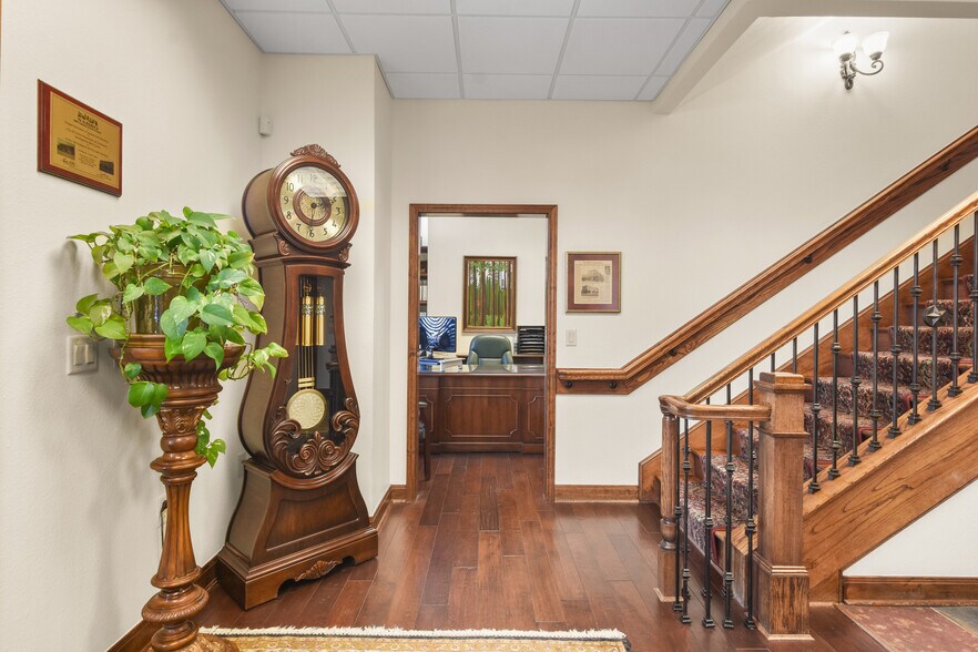 More Photos Of 101 Simonton St, Conroe Loft Creative Space For Lease