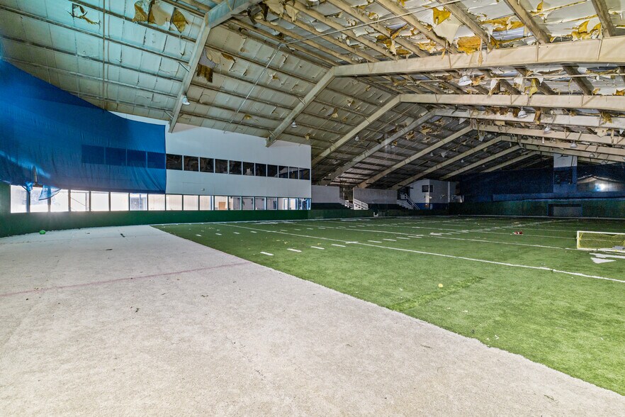 More Photos Of 5105 N Lindbergh Blvd, Florissant Sports And Entertainment For Sale