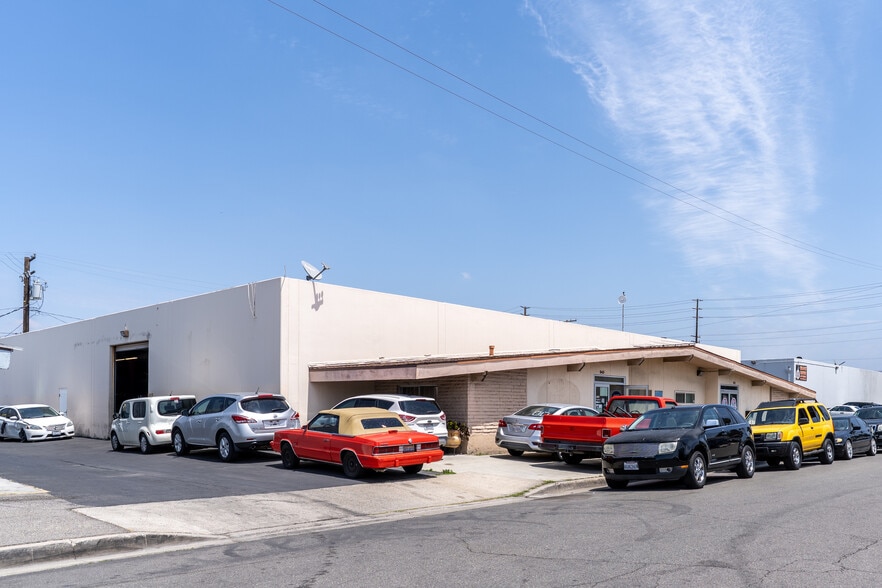 More Photos Of 931-945 W Hoover Ave, Orange Manufacturing For Lease