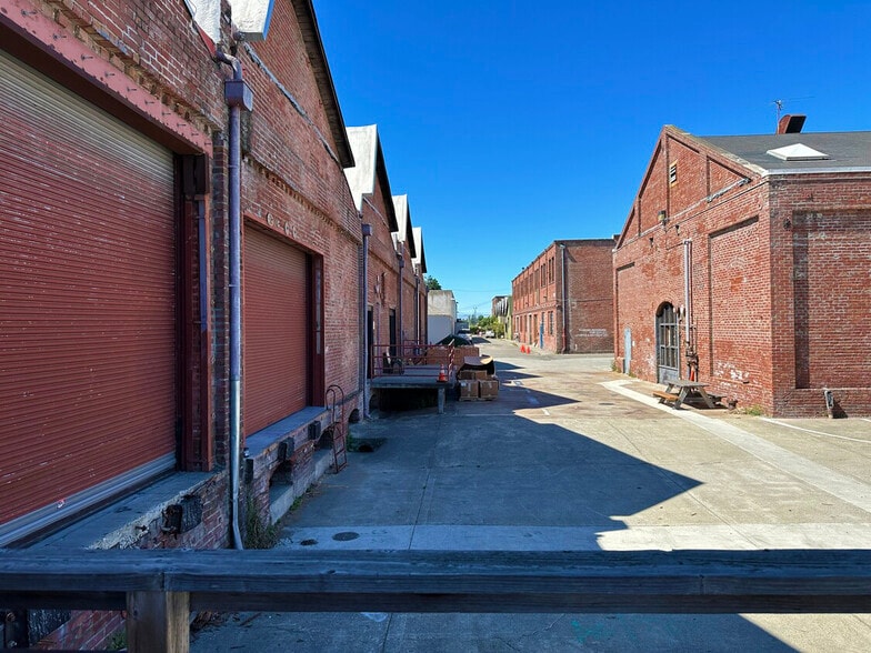 More Photos Of 2130-2220 Livingston St, Oakland Light Manufacturing For Lease