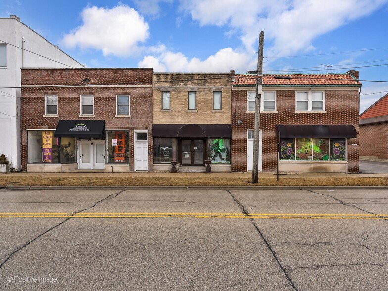 More Photos Of 2109-2119 Green Bay Rd, Highland Park Storefront Retail Residential For Sale