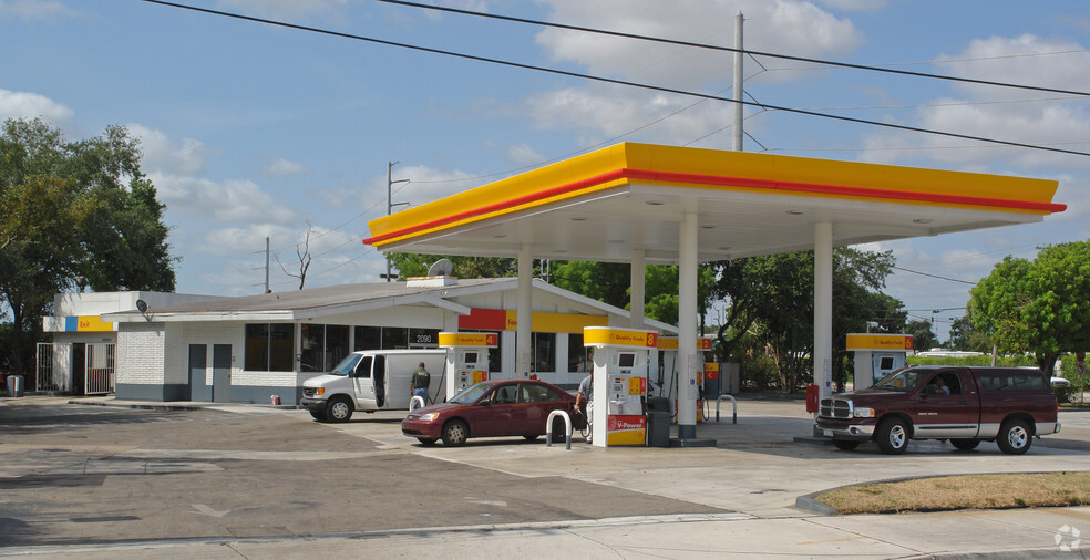 Primary Photo Of 2090 W Oakland Park Blvd, Oakland Park Service Station For Sale