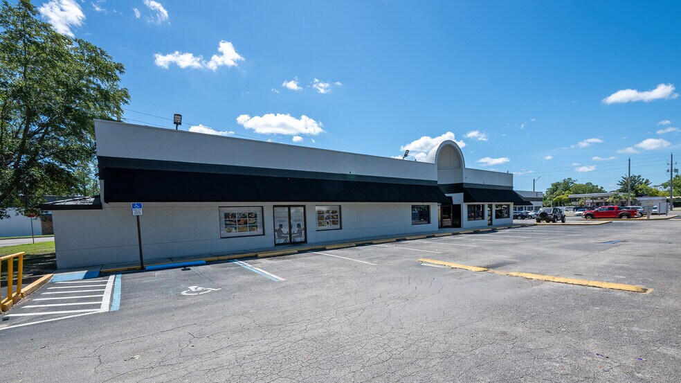 More Photos Of 6011-6025 103rd St, Jacksonville Unknown For Lease