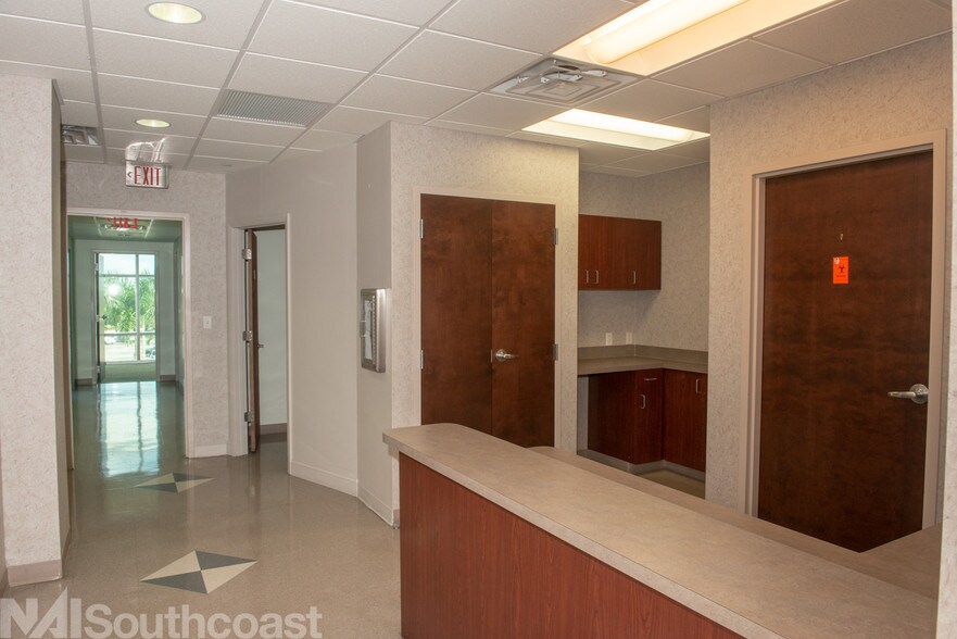 More Photos Of 1050 SE Monterey Rd, Stuart Medical For Lease