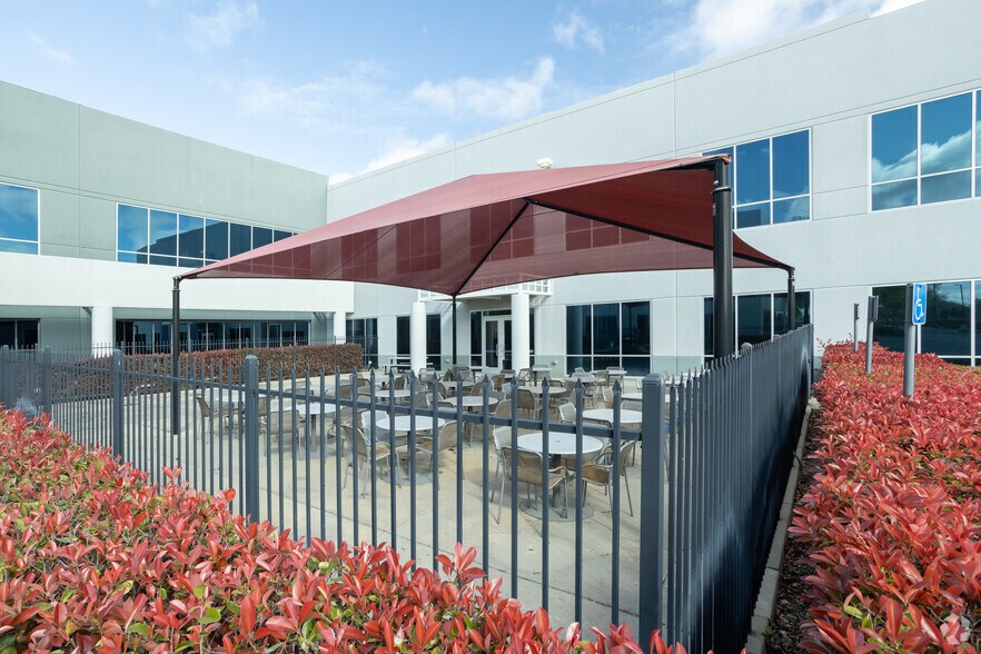 More Photos Of 10730 International Dr, Rancho Cordova Office For Lease