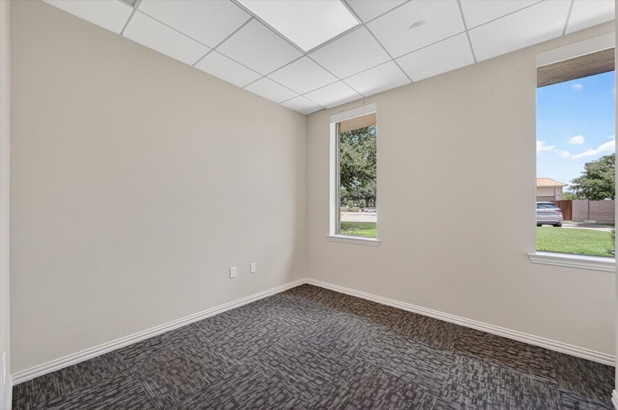 More Photos Of 6200 Stone Hill Farms Pky, Flower Mound Loft Creative Space For Lease