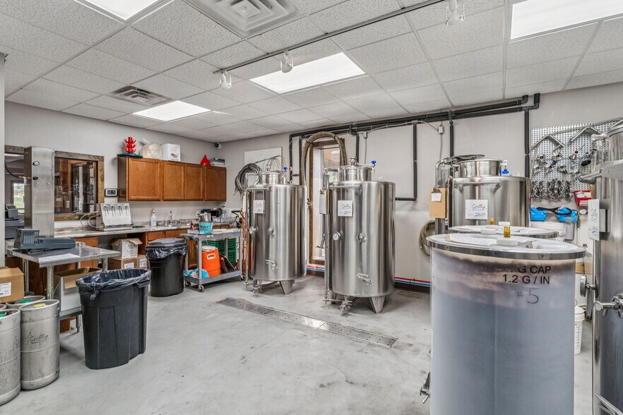 More Photos Of 1720 North Ridge Rd, Findlay General Retail For Sale