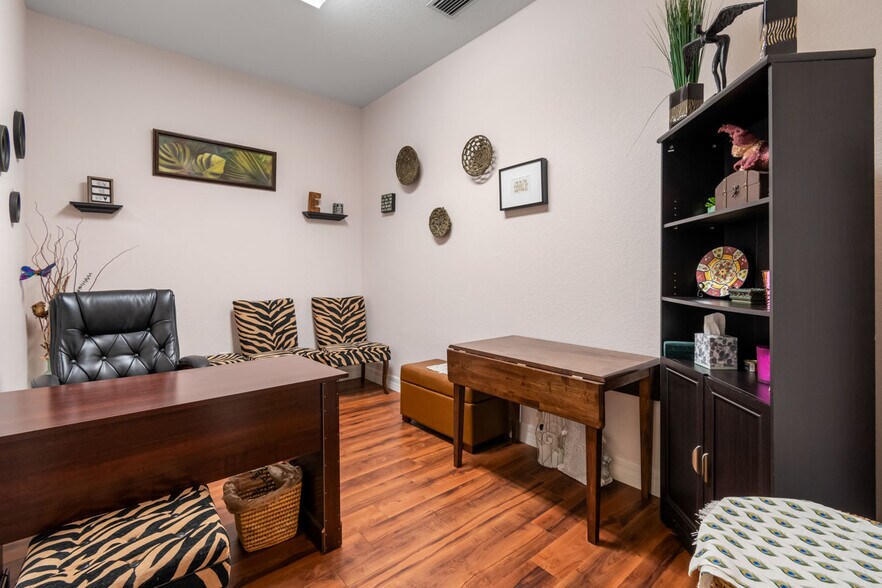 More Photos Of 934 Cypress Village Blvd, Sun City Center Office For Sale