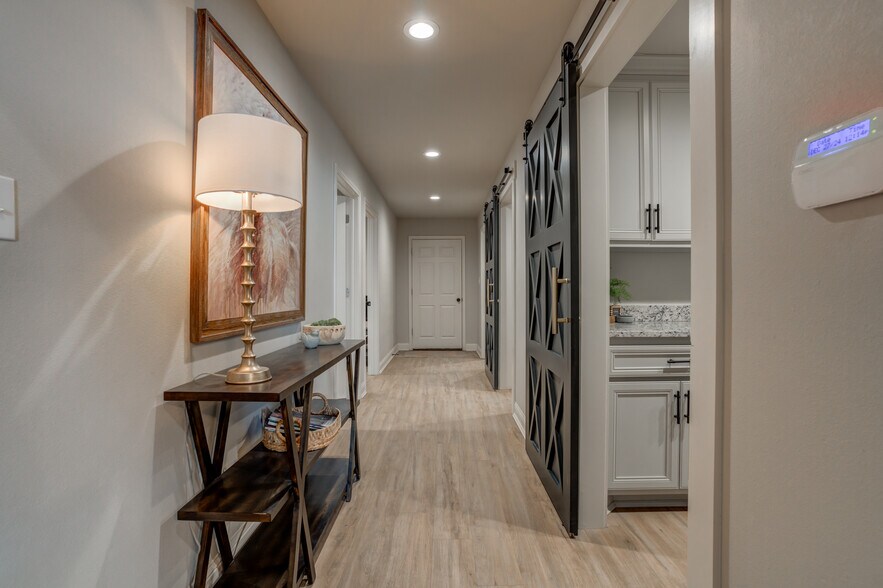 More Photos Of 604 E County Road 7200, Lubbock Office Residential For Sale