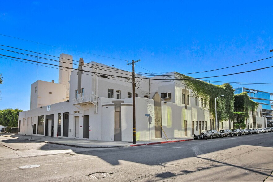 More Photos Of 7000 Romaine St, Los Angeles Showroom For Lease