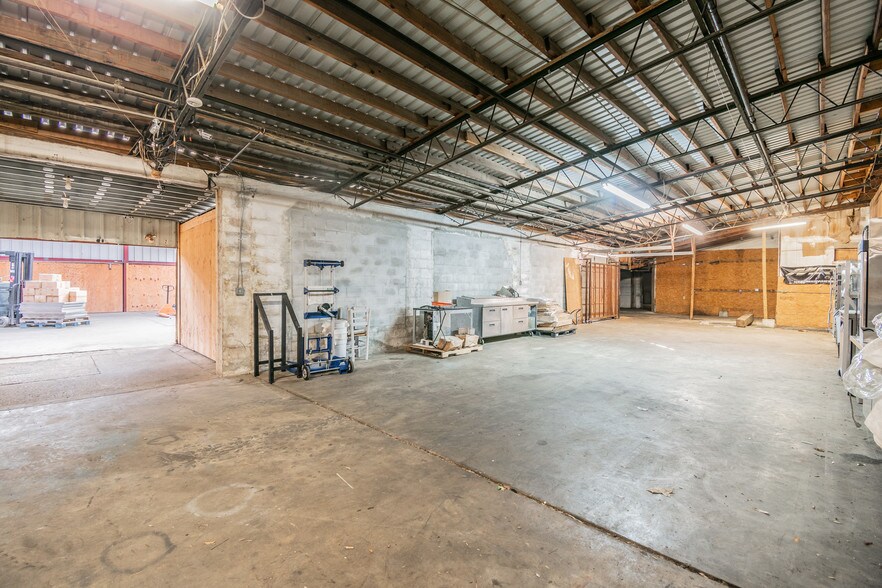 More Photos Of 4214 W Virginia Ave, Tampa Warehouse For Lease