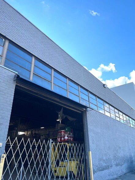 More Photos Of 10-40 Borden Ave, Long Island City Warehouse For Lease
