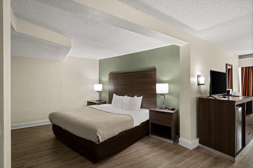 More Photos Of 500 W 29th St, North Little Rock Hotel For Sale