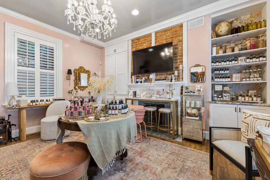 More Photos Of 63 Main St, Warrenton Office For Sale