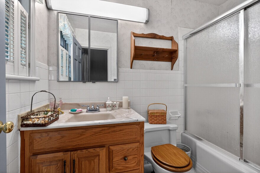 More Photos Of 2870 King William Ave, West Point Flex For Sale