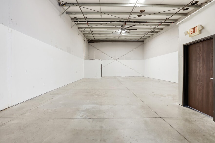 More Photos Of 2200-2248 MaryAnne Dr, Turlock Warehouse For Lease