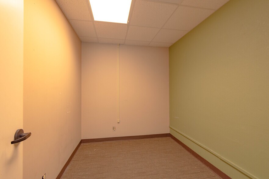 More Photos Of 1401 Applewood Dr, Dalton Medical For Lease