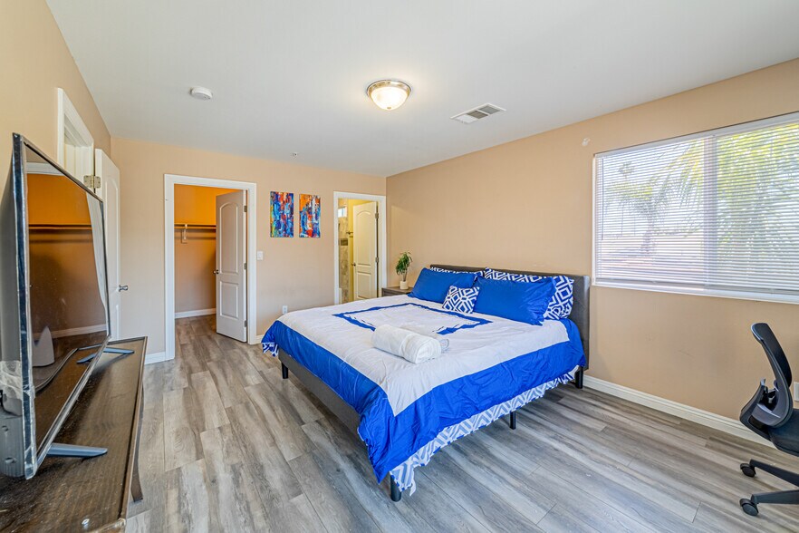 More Photos Of 943 Broad Ave, Wilmington Apartments For Sale