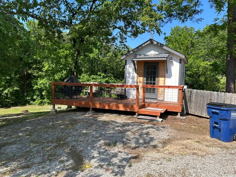 More Photos Of 10897 AR-5, Salesville Hotel For Sale