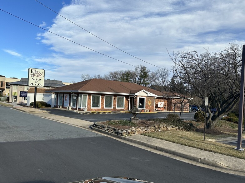 Primary Photo Of 2539 Chain Bridge Rd, Vienna Freestanding For Lease