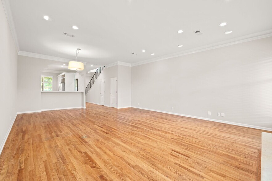 More Photos Of 131 Saint Dennis Ave, Alamo Heights Multifamily For Sale