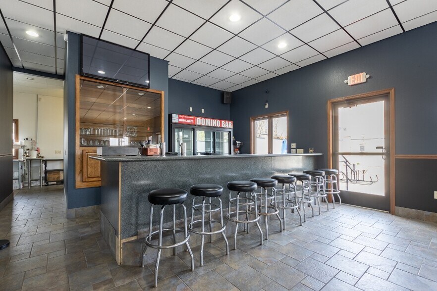 More Photos Of 740 Washington St, Wausau Bar For Sale