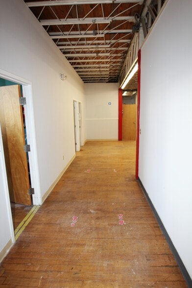 More Photos Of 35 Water St, Amesbury Research And Development For Lease