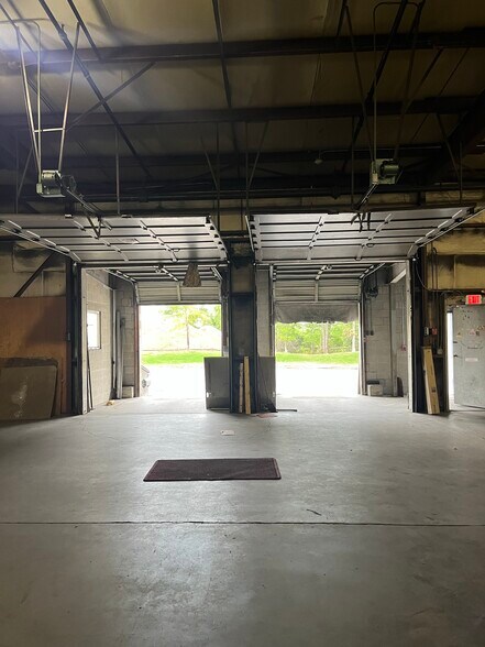 More Photos Of 289 Kilvert St, Warwick Manufacturing For Lease
