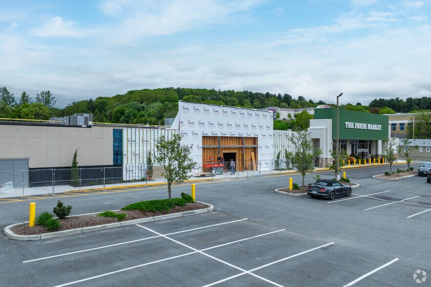 More Photos Of 84 Worcester Rd, Framingham Supermarket For Lease