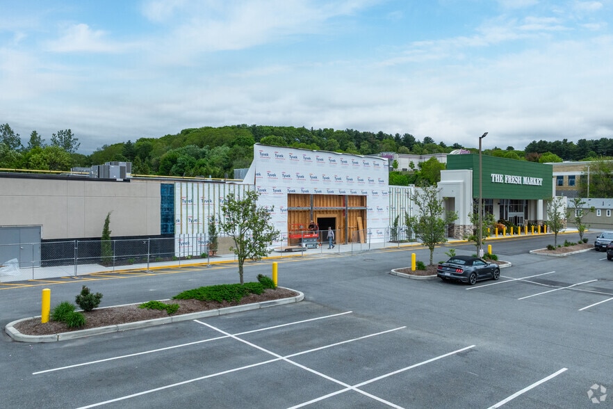 More Photos Of 84 Worcester Rd, Framingham Supermarket For Lease