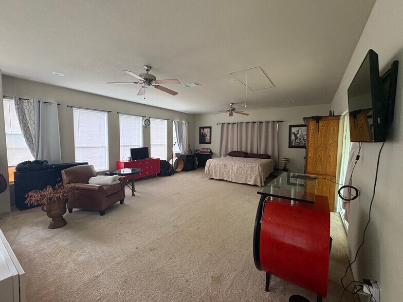 More Photos Of 6529 Asher Rd, Alvarado Specialty For Sale