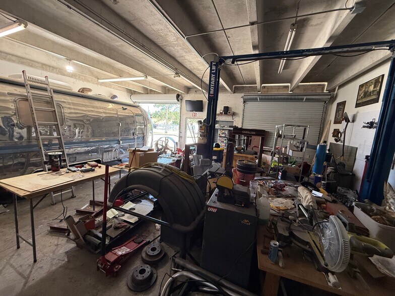 More Photos Of 6958 Sonny Dale Dr, Melbourne Warehouse For Sale
