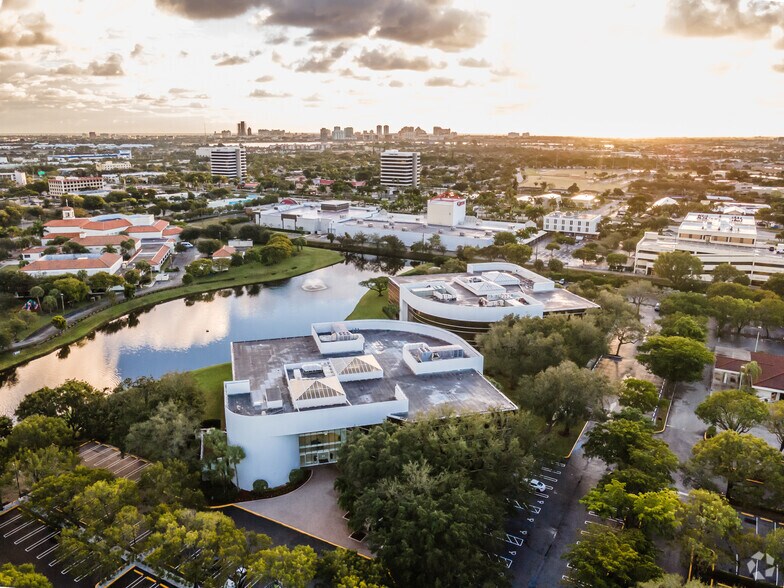 More Photos Of 580 Village Blvd, West Palm Beach Medical For Lease