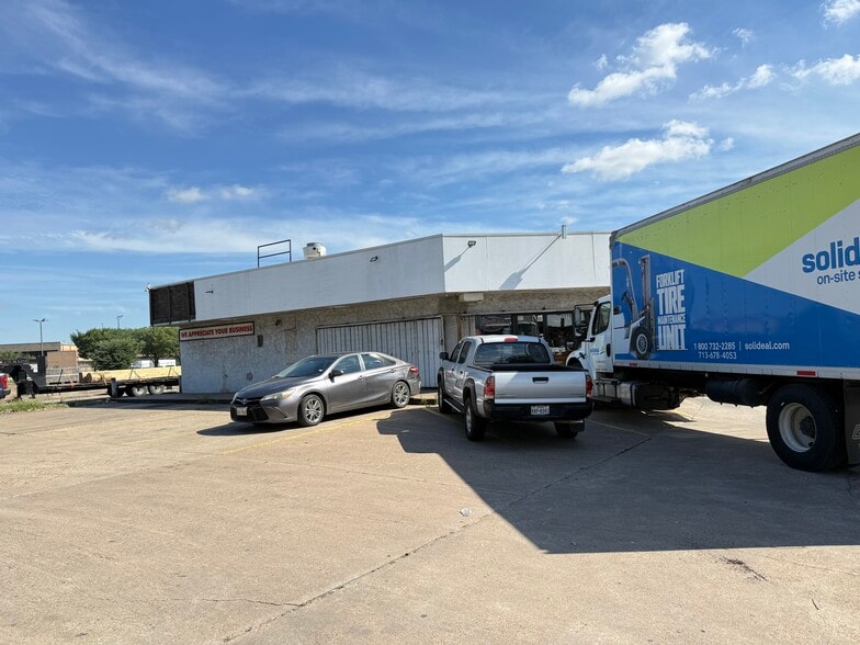 More Photos Of 8899 North Loop E, Houston Service Station For Sale