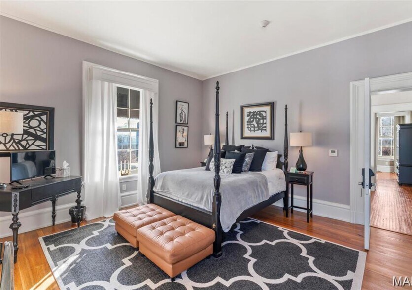 More Photos Of 876 W State St, Jacksonville Hospitality For Sale