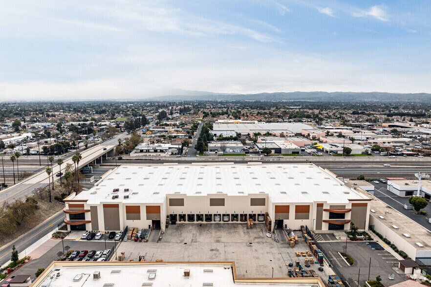 More Photos Of 10628 Central Ave, Montclair Distribution For Lease