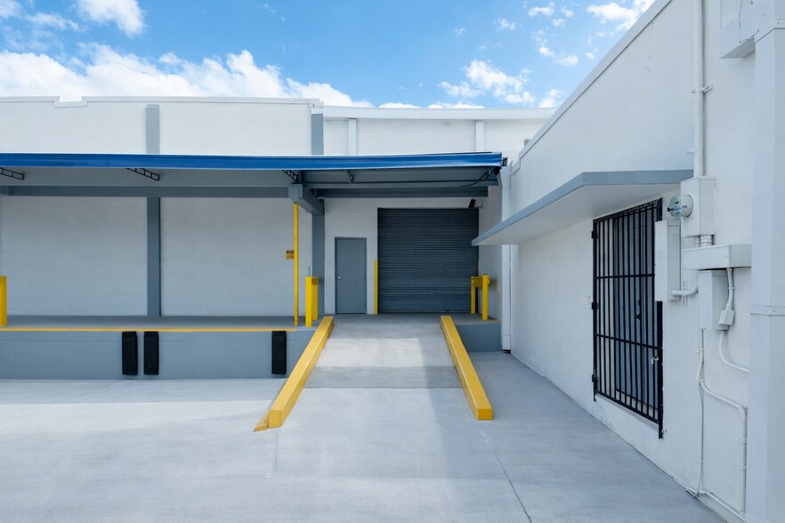 More Photos Of 3510 NW 60th St, Miami Distribution For Lease