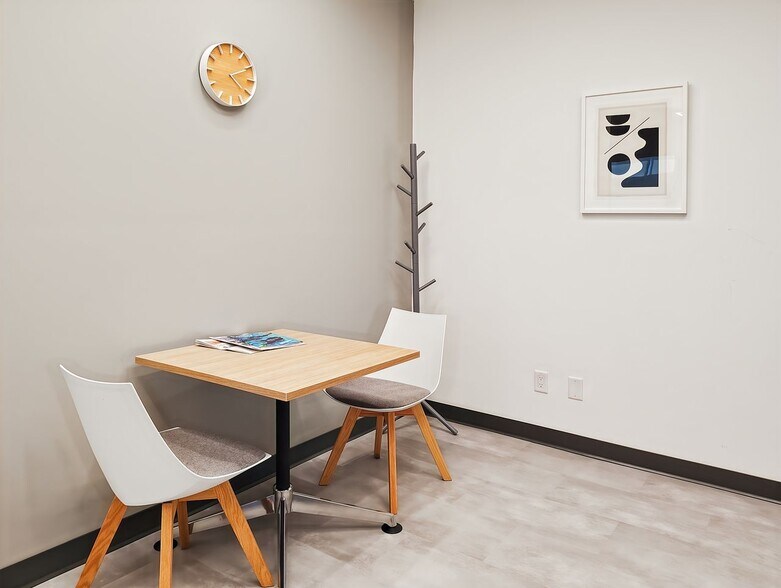 More Photos Of 3003 Tamiami Trl N, Naples Coworking Space