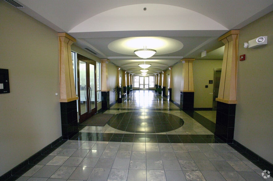 More Photos Of 85 E 8th St, Holland Medical For Lease