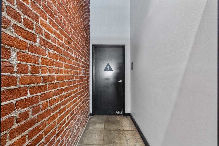 More Photos Of 2144-2146 Colorado Blvd, Los Angeles Restaurant For Sale