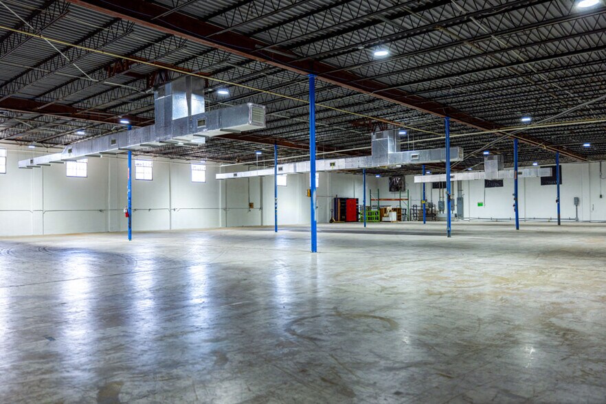 More Photos Of 2233 3rd Ave S, Saint Petersburg Warehouse For Lease