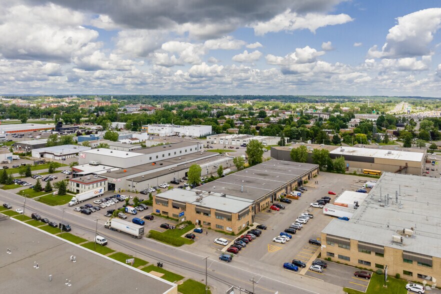 More Photos Of 755 Boul Du Curé-Boivin, Boisbriand Warehouse For Lease