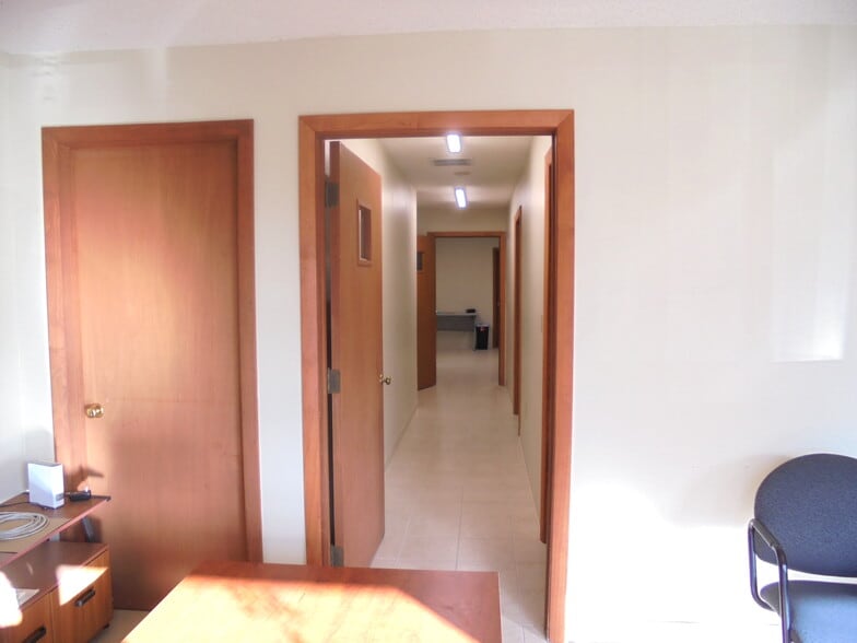 More Photos Of 256 Main St, East Windsor Research And Development For Sale