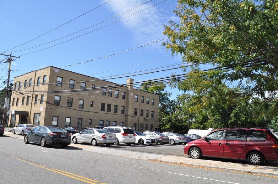More Photos Of 22 Lawrence Ave, Smithtown Office For Lease